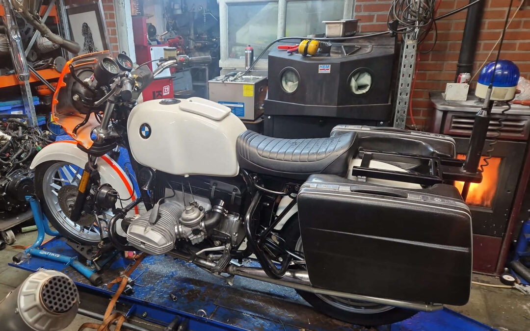 Een BMW politie motor